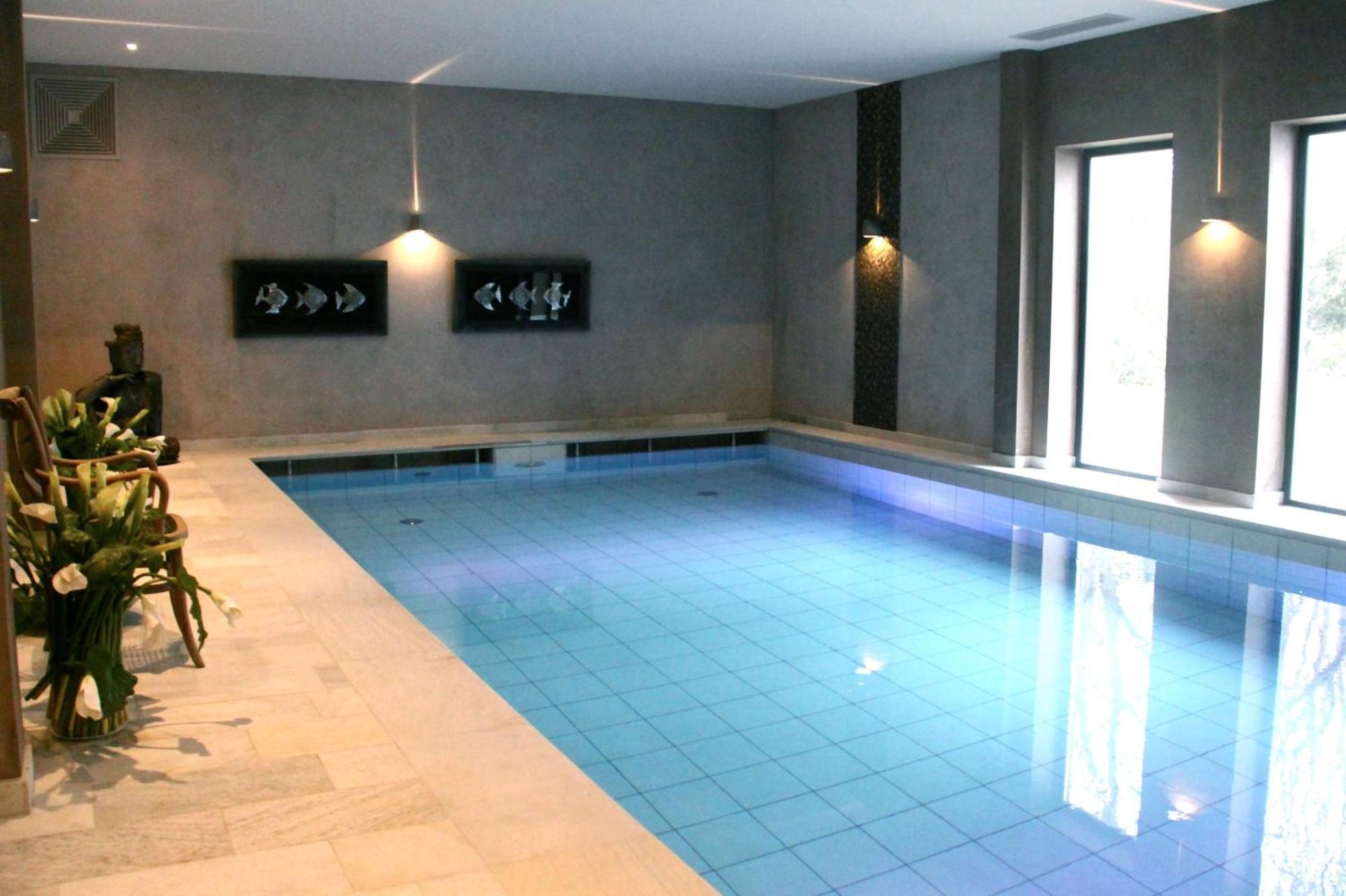 Gut Hotel